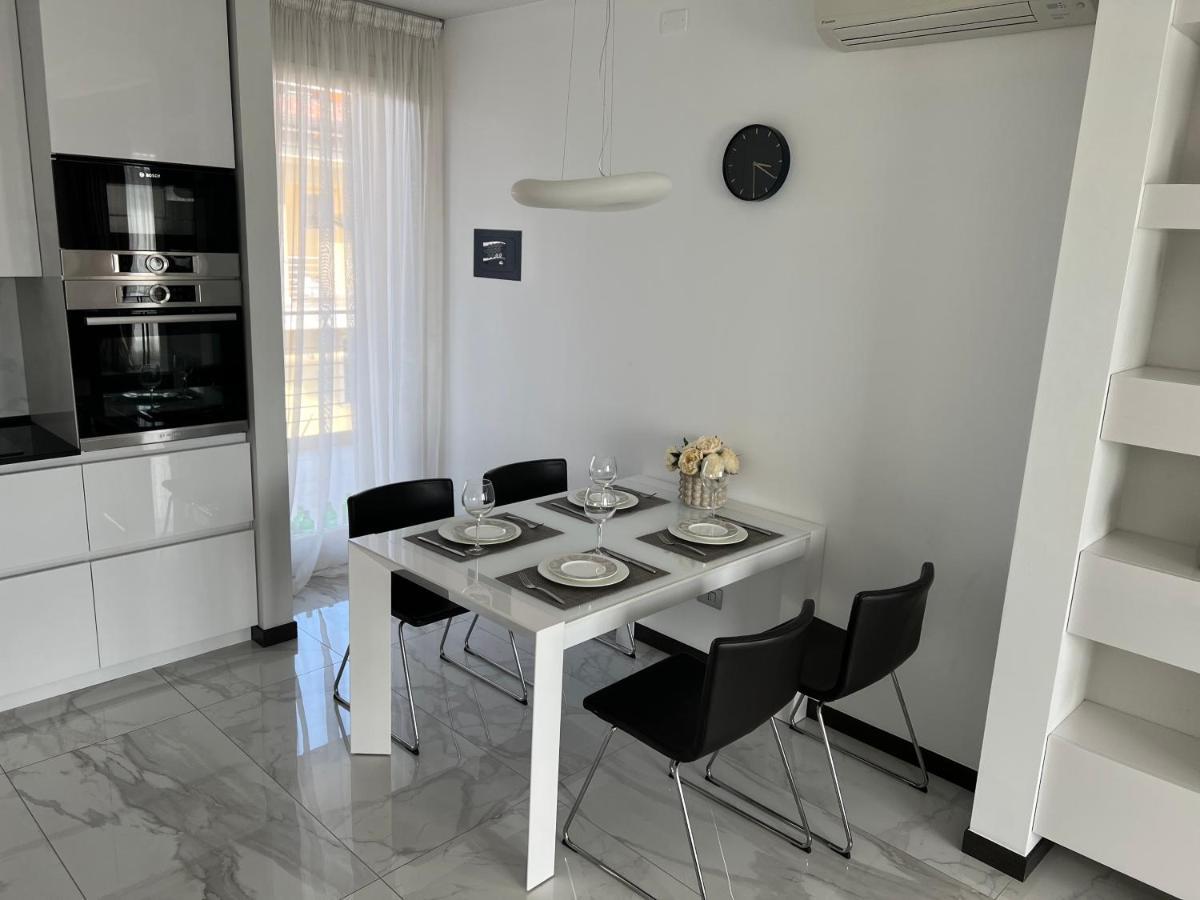 Paganini Suites And Apartments Sirmione Luaran gambar