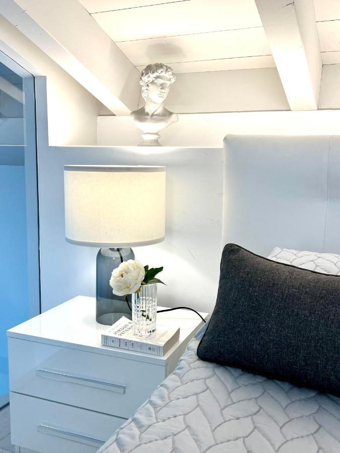 Paganini Suites And Apartments Sirmione Luaran gambar