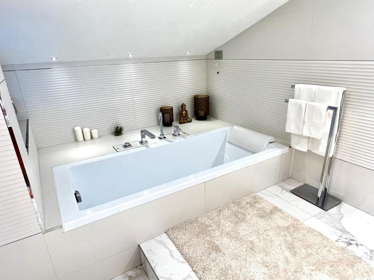Paganini Suites And Apartments Sirmione Luaran gambar