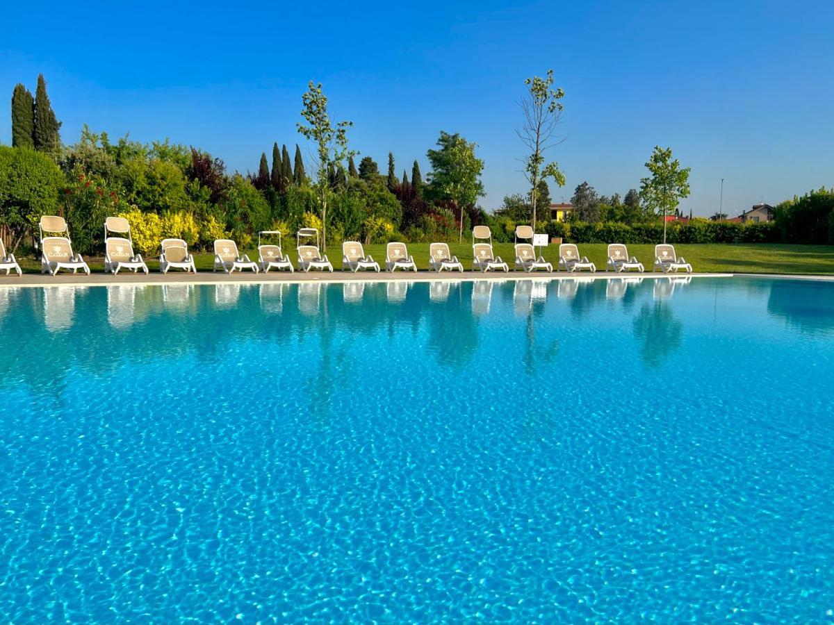 Paganini Suites And Apartments Sirmione Luaran gambar