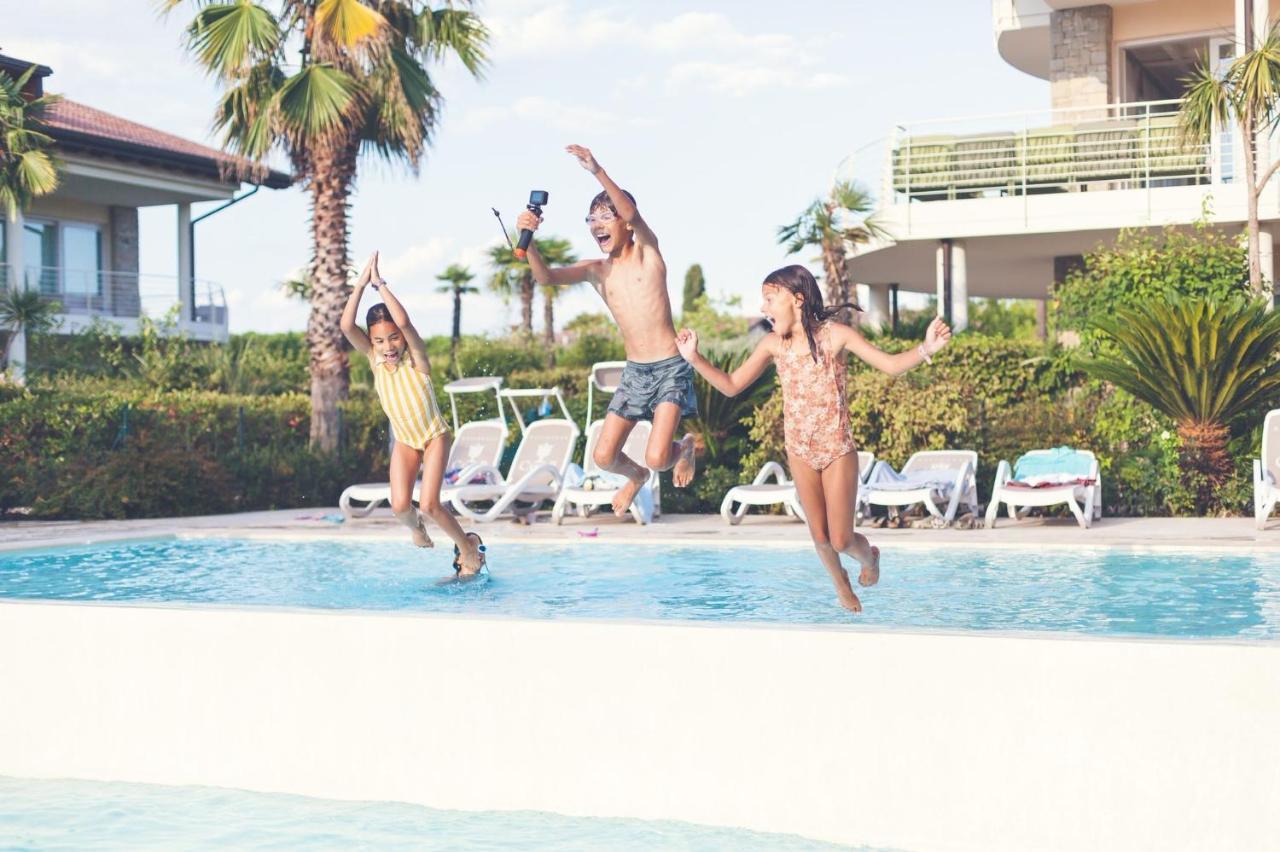 Paganini Suites And Apartments Sirmione Luaran gambar