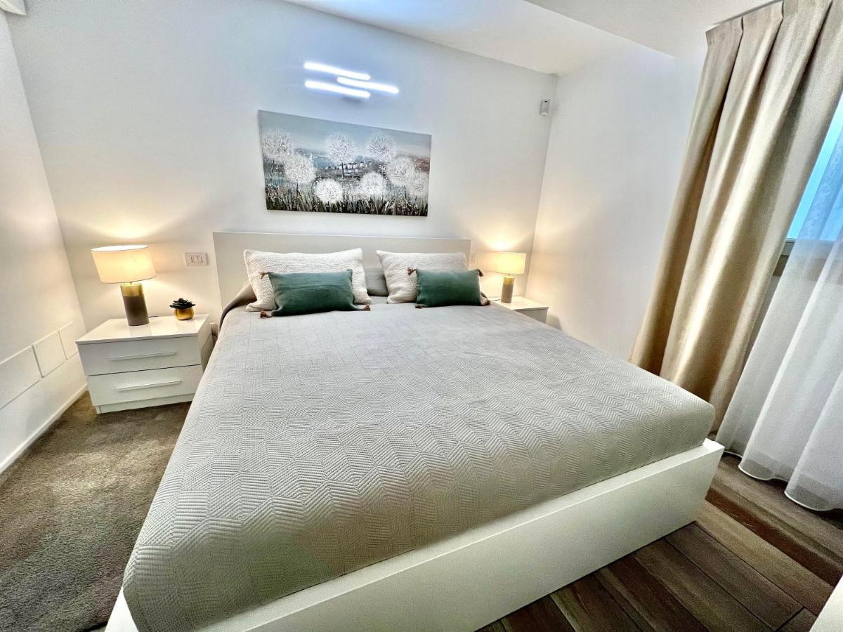 Paganini Suites And Apartments Sirmione Luaran gambar
