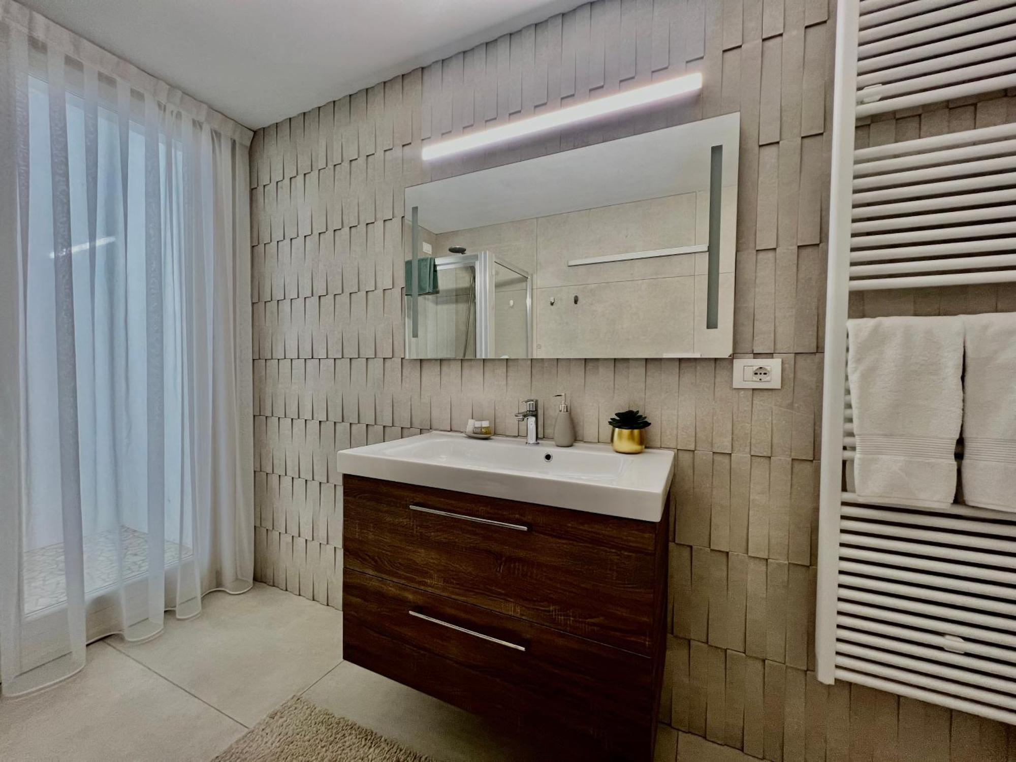 Paganini Suites And Apartments Sirmione Luaran gambar