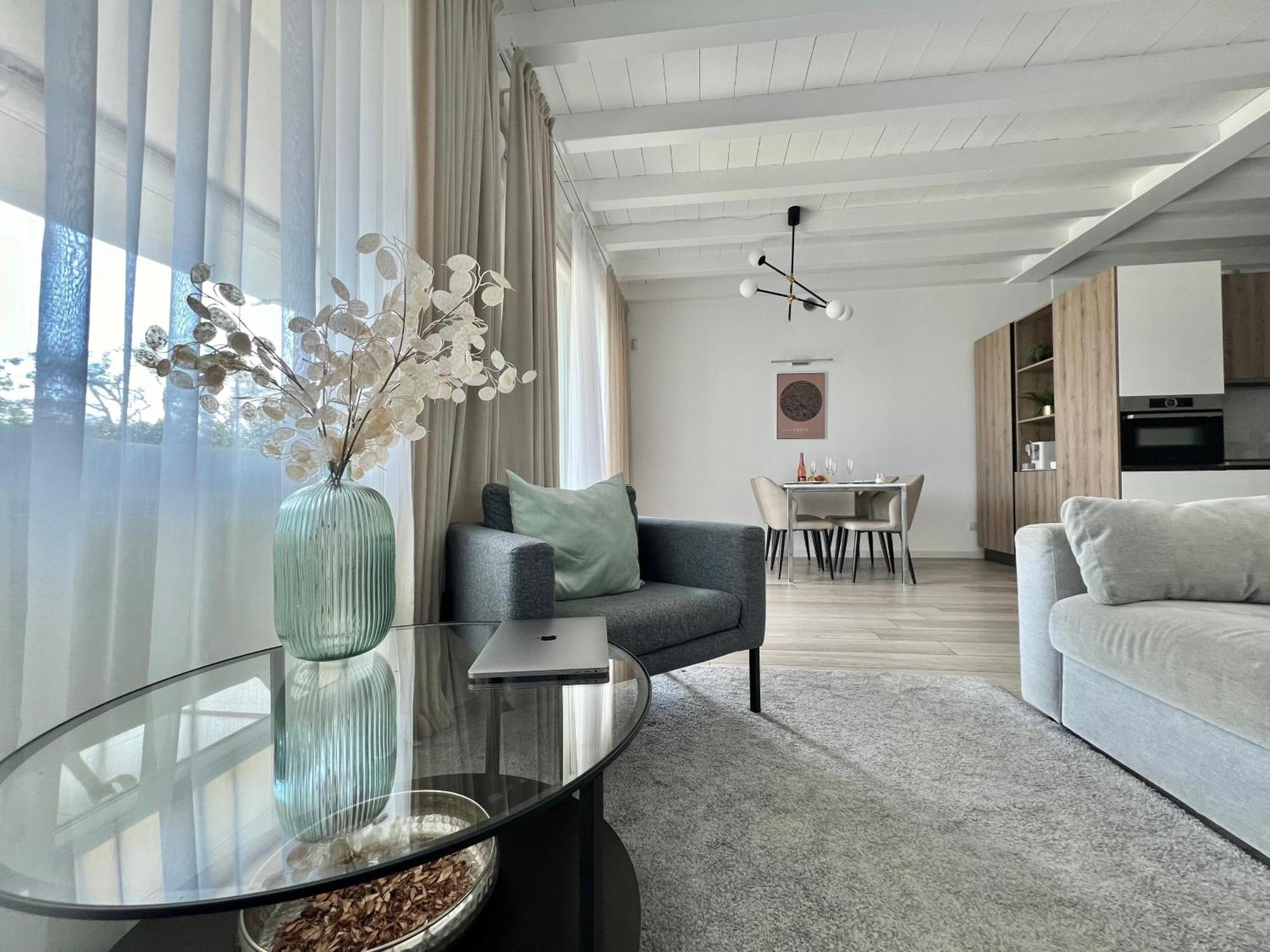 Paganini Suites And Apartments Sirmione Luaran gambar
