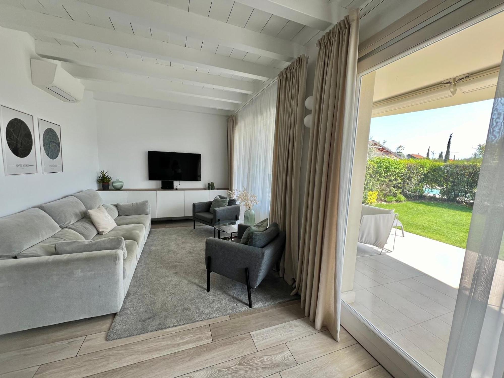 Paganini Suites And Apartments Sirmione Bilik gambar