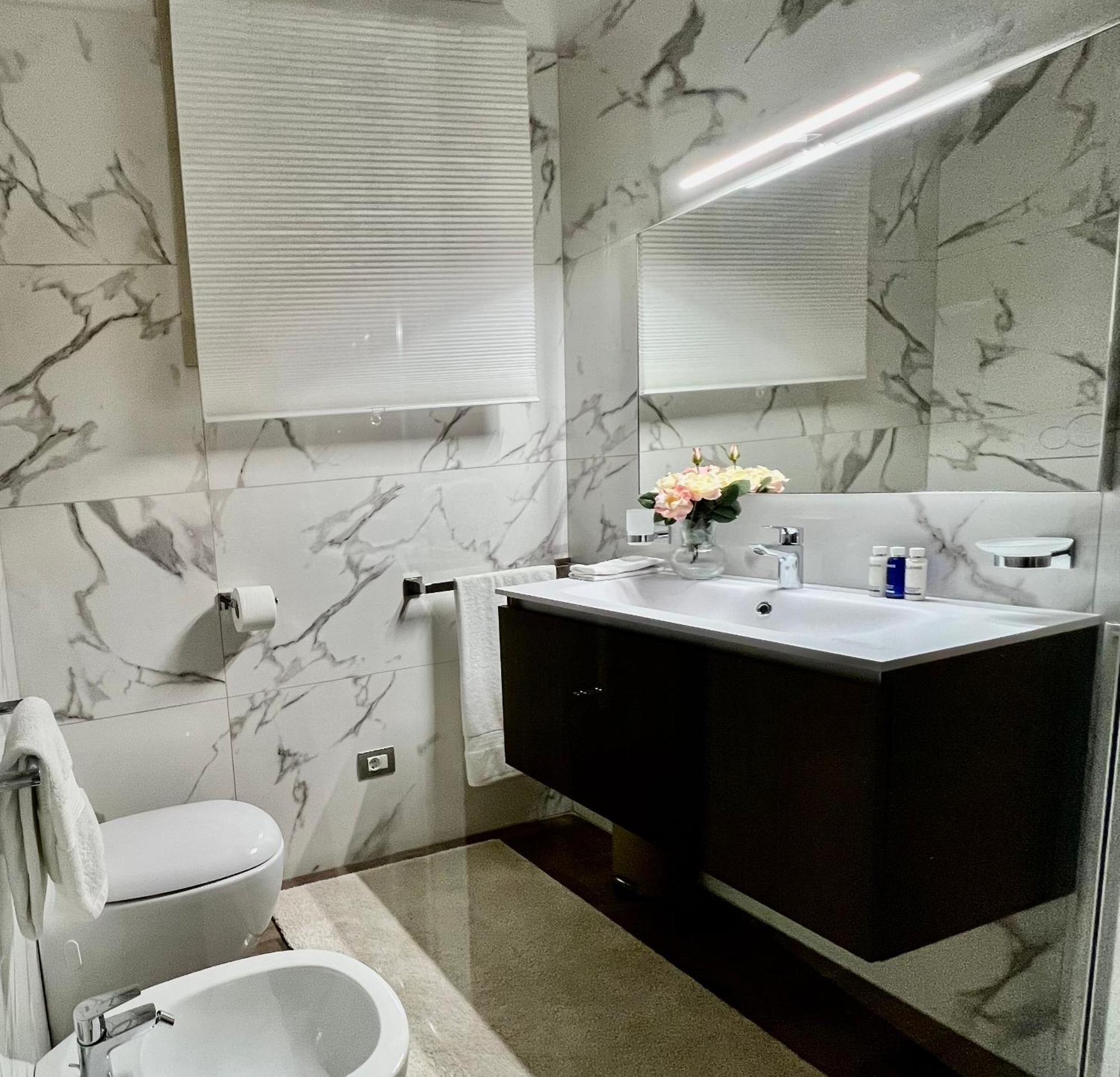 Paganini Suites And Apartments Sirmione Bilik gambar